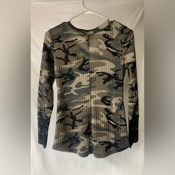 VENUS Camouflage Top - Picture 2 of 4